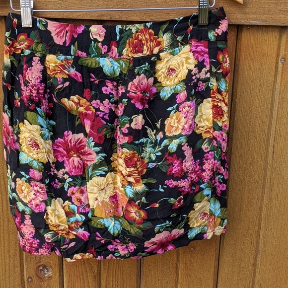 Skirt - Picture 2 of 2